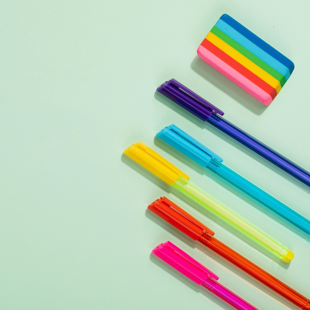 Plastic vs. Metal Pens: Which Is Better for Everyday Writing?